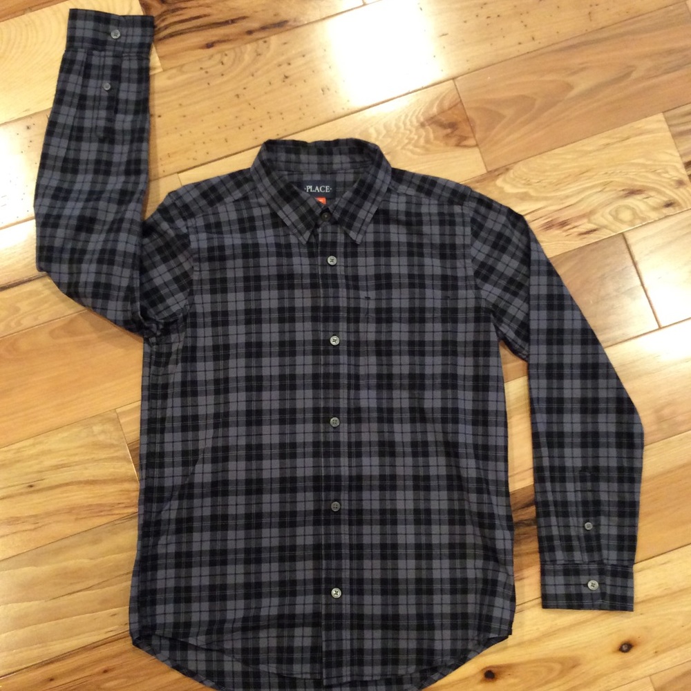 Children’s place button down shirt🌷